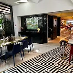 360 Luxury Living A Apartment