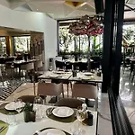 360 Luxury Living A Apartment